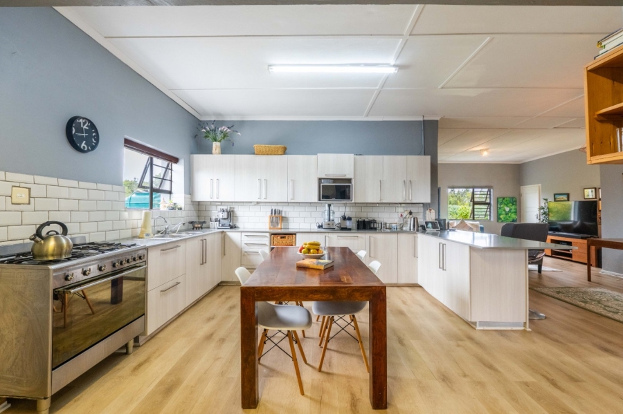 4 Bedroom Property for Sale in Hoekwil Western Cape